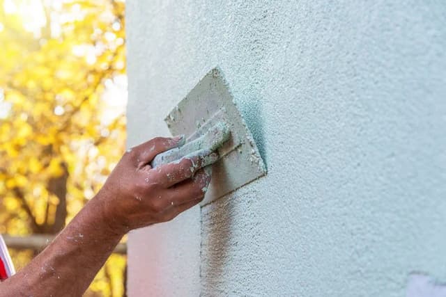 Jak nakładać tynk ozdobny - uniknij powszechnych błędów i zyskaj efekt!